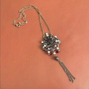 Elegant Gold and Red Pendant Necklace